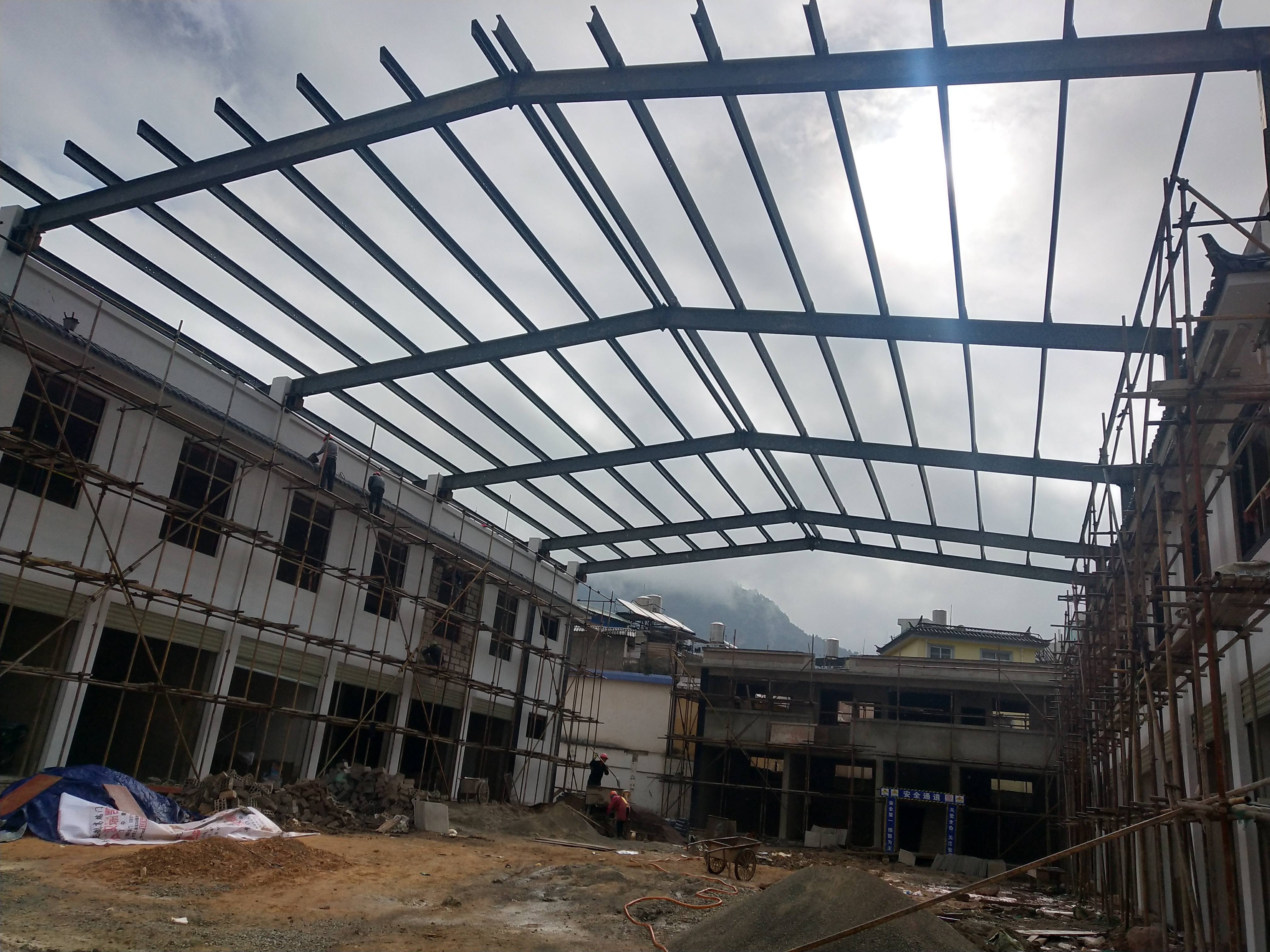 兰坪县xx镇xx农贸市场建设项目1号摊位顶棚钢结构检测